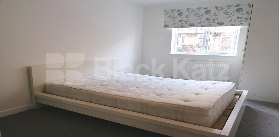 			LET , 2 Bedroom, 1 bath, 1 reception Apartment			 Three Bridges, Whites Grounds, London Bridge