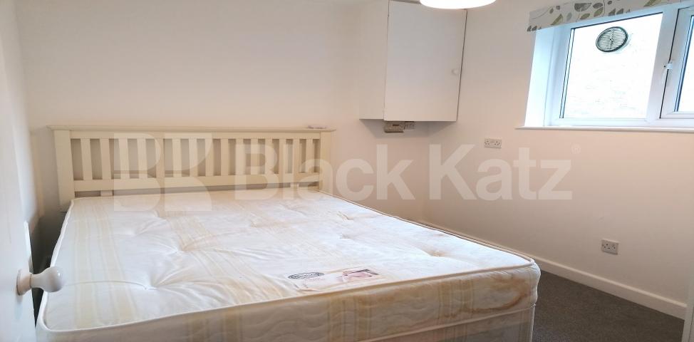 			LET , 2 Bedroom, 1 bath, 1 reception Apartment			 Three Bridges, Whites Grounds, London Bridge