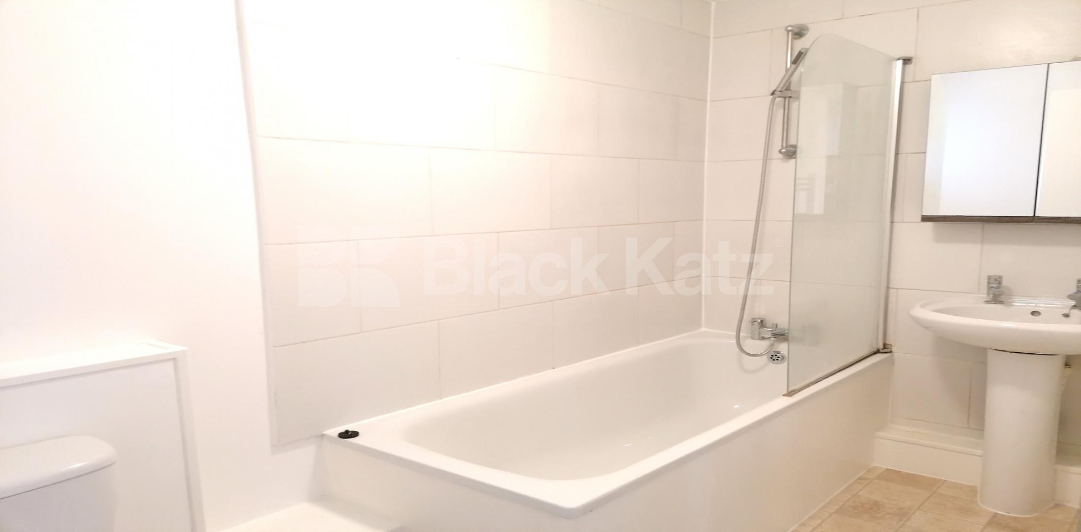 			LET , 2 Bedroom, 1 bath, 1 reception Apartment			 Three Bridges, Whites Grounds, London Bridge