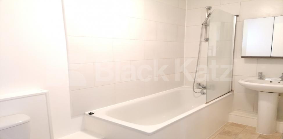 			LET , 2 Bedroom, 1 bath, 1 reception Apartment			 Three Bridges, Whites Grounds, London Bridge