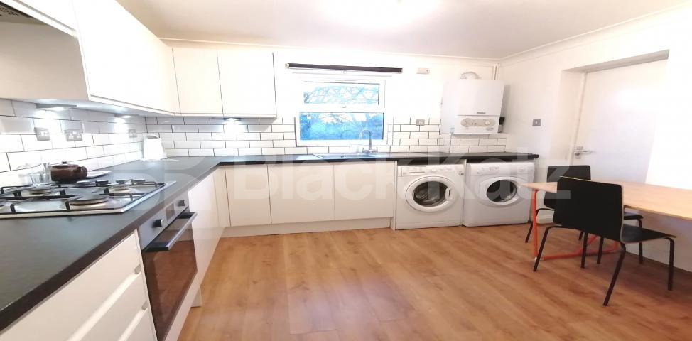 			LET , 4 Bedroom, 1 bath, 1 reception Apartment			 Greyhound Lane, Streatham Common