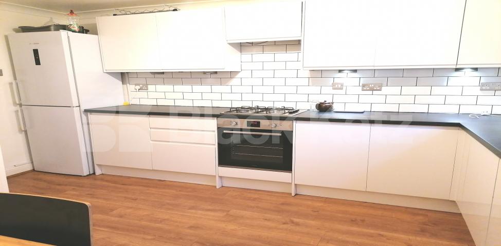 			LET , 4 Bedroom, 1 bath, 1 reception Apartment			 Greyhound Lane, Streatham Common