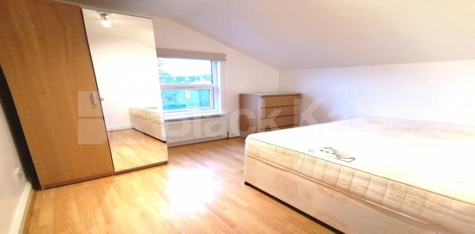 			LET , 4 Bedroom, 1 bath, 1 reception Apartment			 Greyhound Lane, Streatham Common