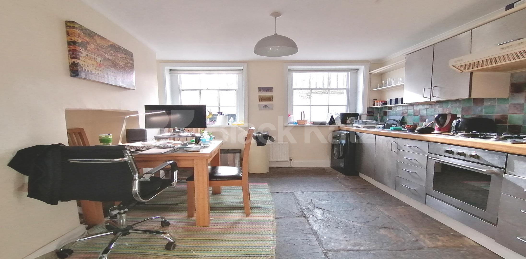 			NEW INSTRUCTION , 2 Bedroom, 1 bath, 1 reception Apartment			 Trinity Street, London Bridge/Borough