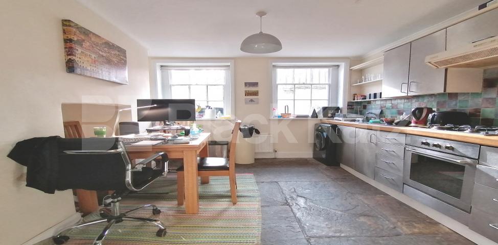 			NEW INSTRUCTION , 2 Bedroom, 1 bath, 1 reception Apartment			 Trinity Street, London Bridge/Borough