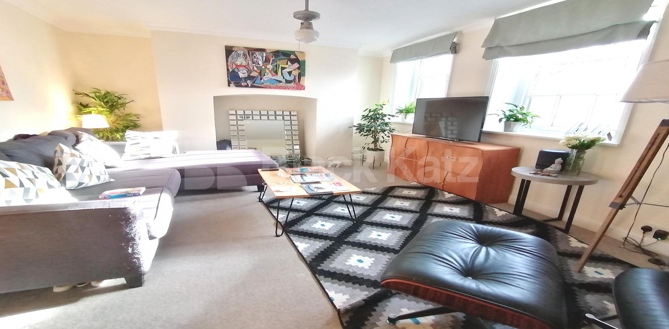 			NEW INSTRUCTION , 2 Bedroom, 1 bath, 1 reception Apartment			 Trinity Street, London Bridge/Borough