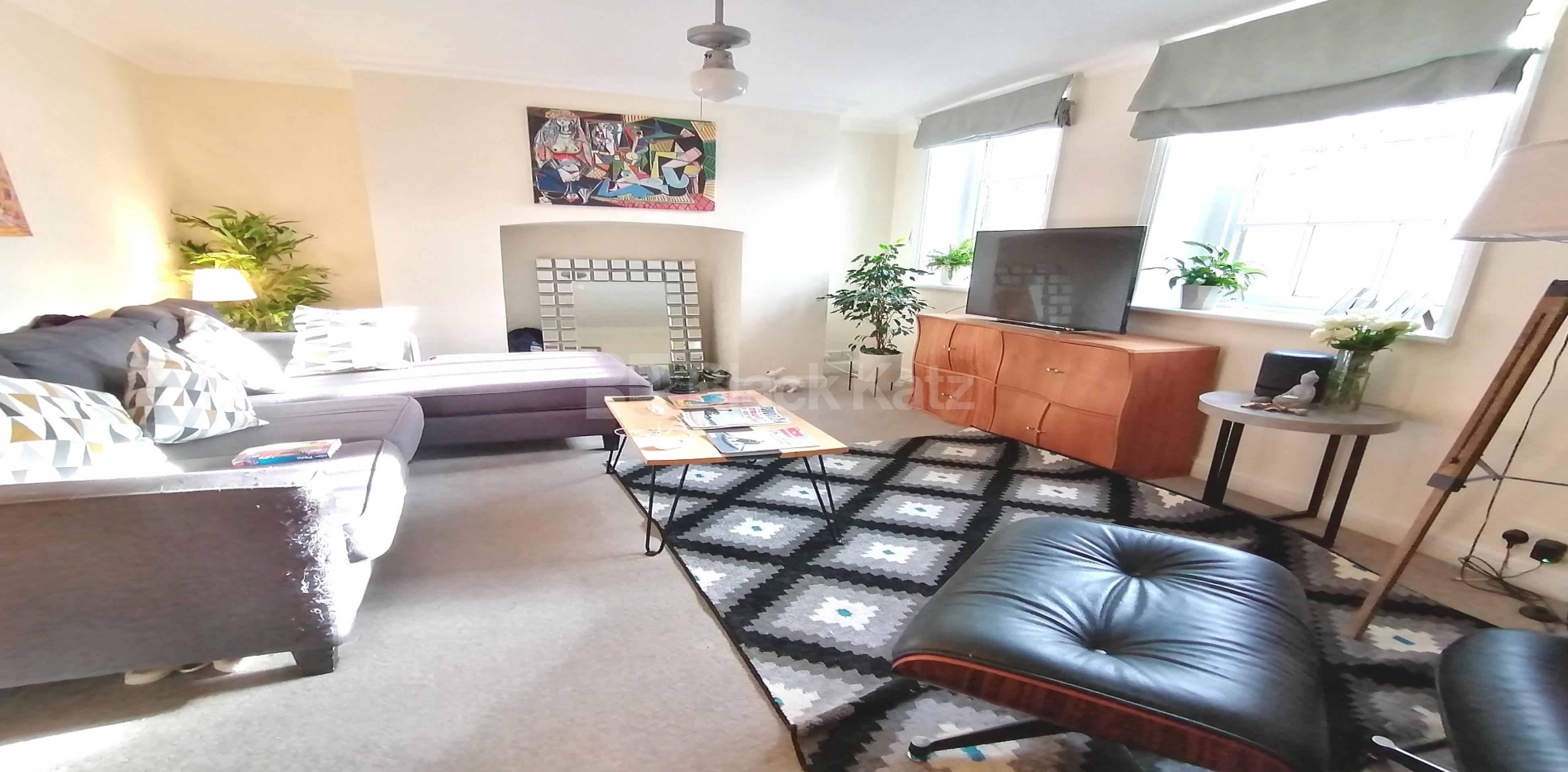 			NEW INSTRUCTION , 2 Bedroom, 1 bath, 1 reception Apartment			 Trinity Street, London Bridge/Borough SE1