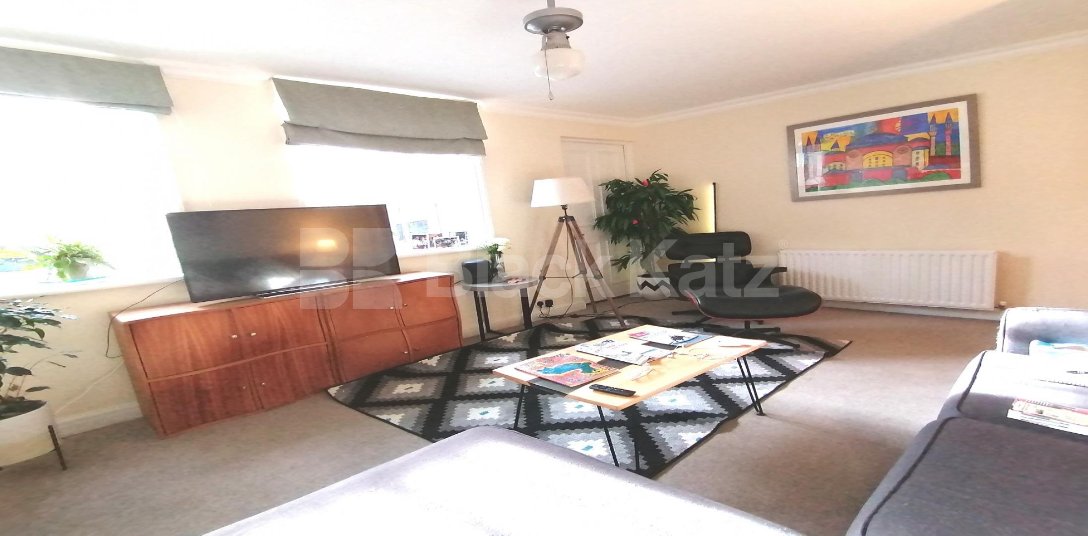 			NEW INSTRUCTION , 2 Bedroom, 1 bath, 1 reception Apartment			 Trinity Street, London Bridge/Borough