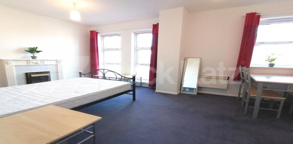			LET , 3 Bedroom, 1 bath, 1 reception Apartment			 Bridge View Court Grange road, London Bridge