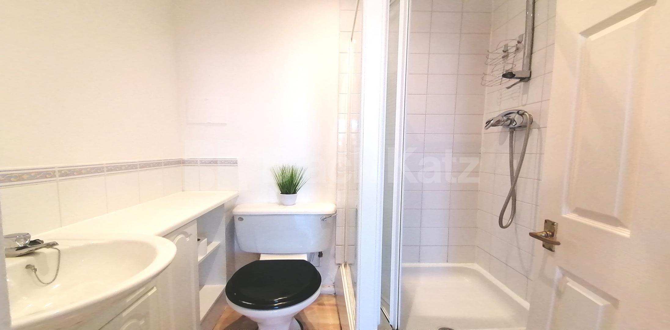 			LET , 3 Bedroom, 1 bath, 1 reception Apartment			 Bridge View Court Grange road, London Bridge