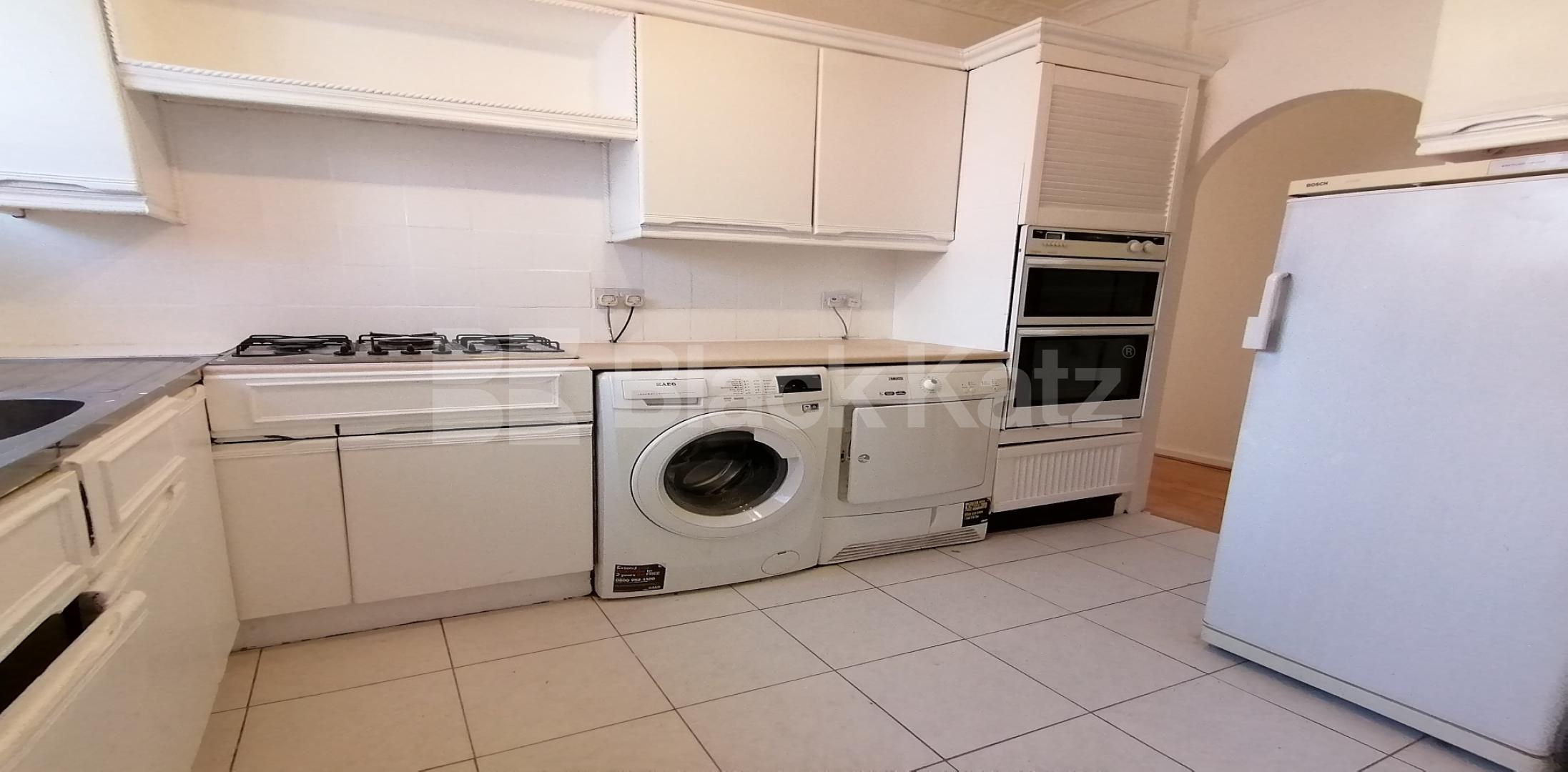 			LET , 3 Bedroom, 1 bath, 1 reception Apartment			 Colverson House, Lindley Street, Whitechapel