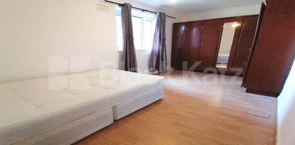 			LET , 3 Bedroom, 1 bath, 1 reception Apartment			 Colverson House, Lindley Street, Whitechapel