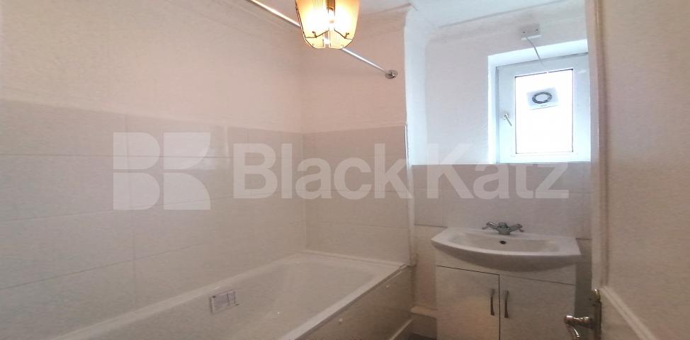 			LET , 3 Bedroom, 1 bath, 1 reception Apartment			 Colverson House, Lindley Street, Whitechapel