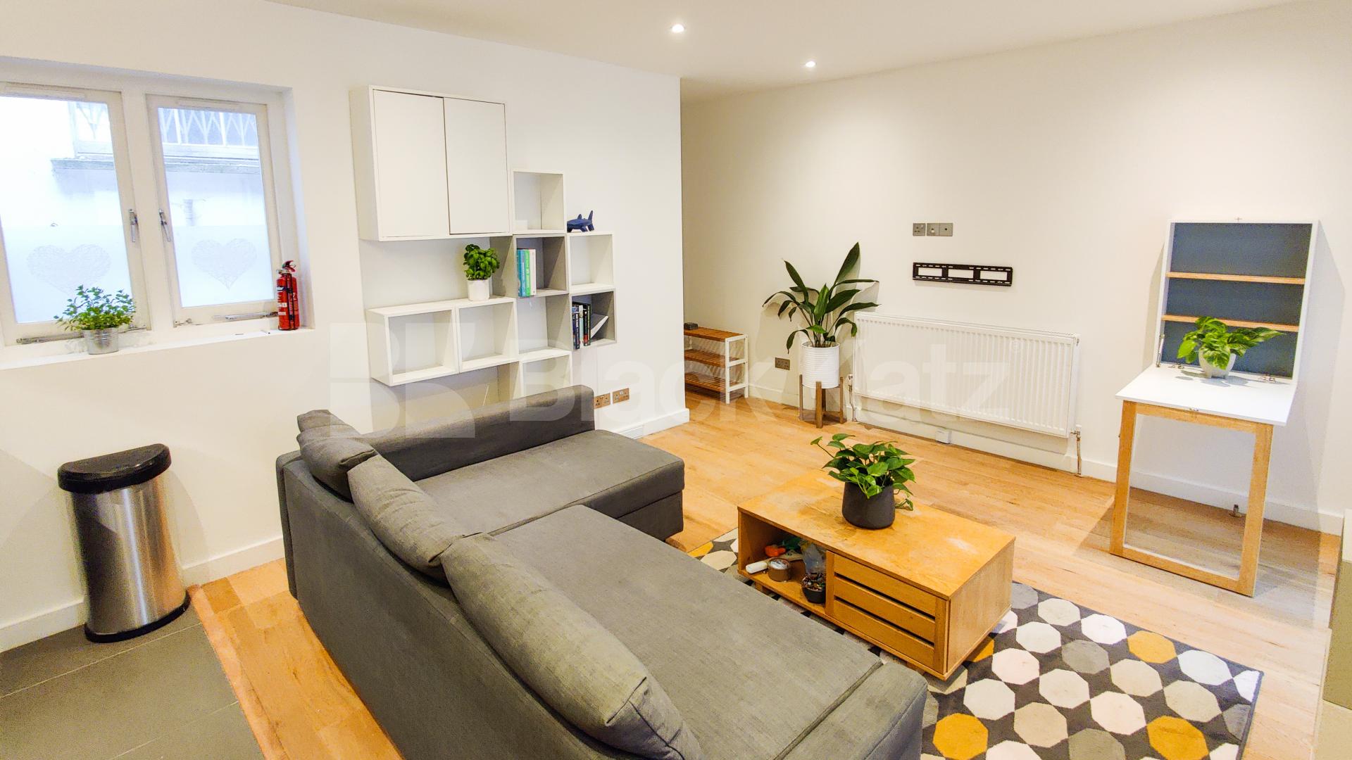 			GARDEN FLAT!, 2 Bedroom, 1 bath, 1 reception Apartment			 Caledonian Road N1, KINGS CROSS / ISLINGTON
