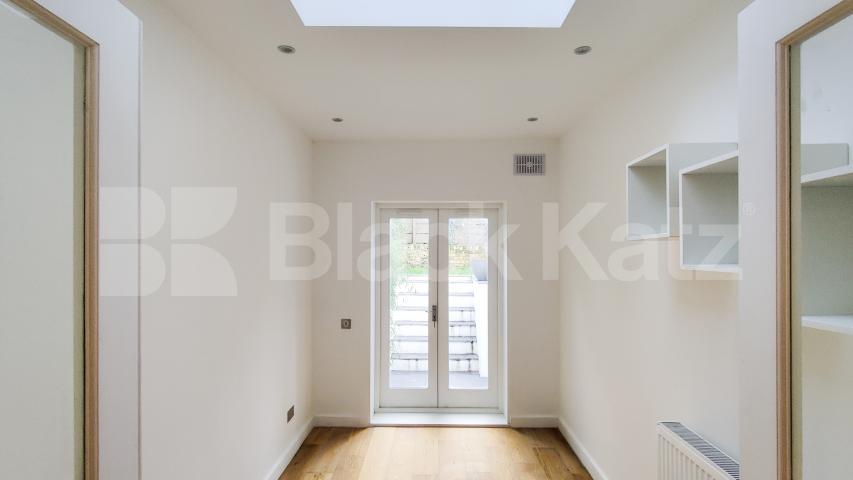 			GARDEN FLAT!, 2 Bedroom, 1 bath, 1 reception Apartment			 Caledonian Road N1, KINGS CROSS / ISLINGTON