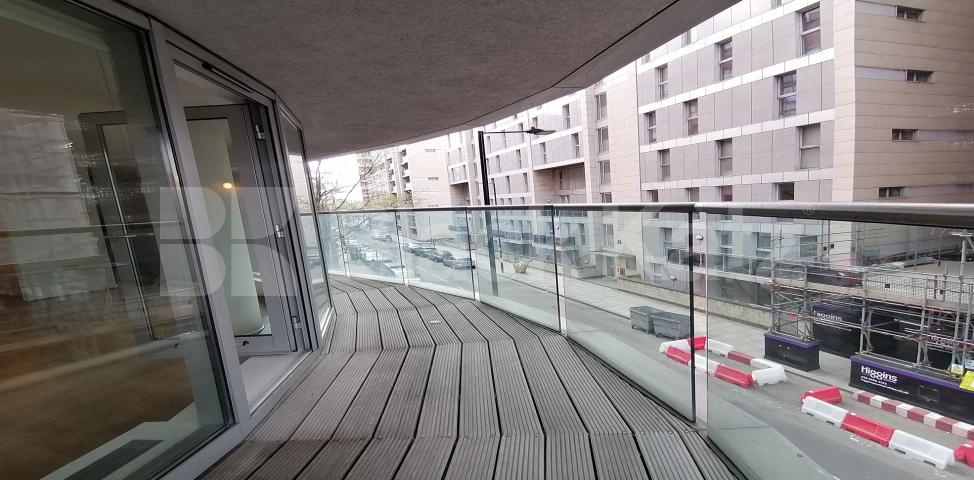 			LET , 1 Bedroom, 1 bath, 1 reception Apartment			 Michigan Avenue, Biscayne Avenue, Canary Wharf