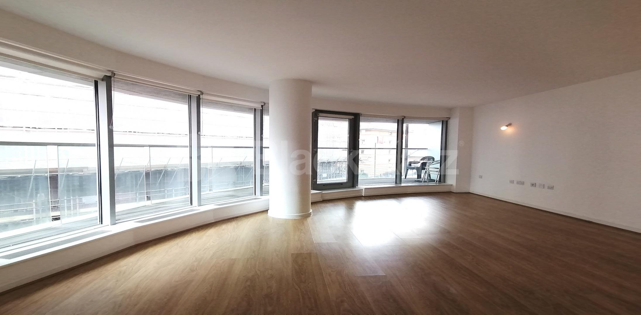 			LET , 1 Bedroom, 1 bath, 1 reception Apartment			 Michigan Avenue, Biscayne Avenue, Canary Wharf