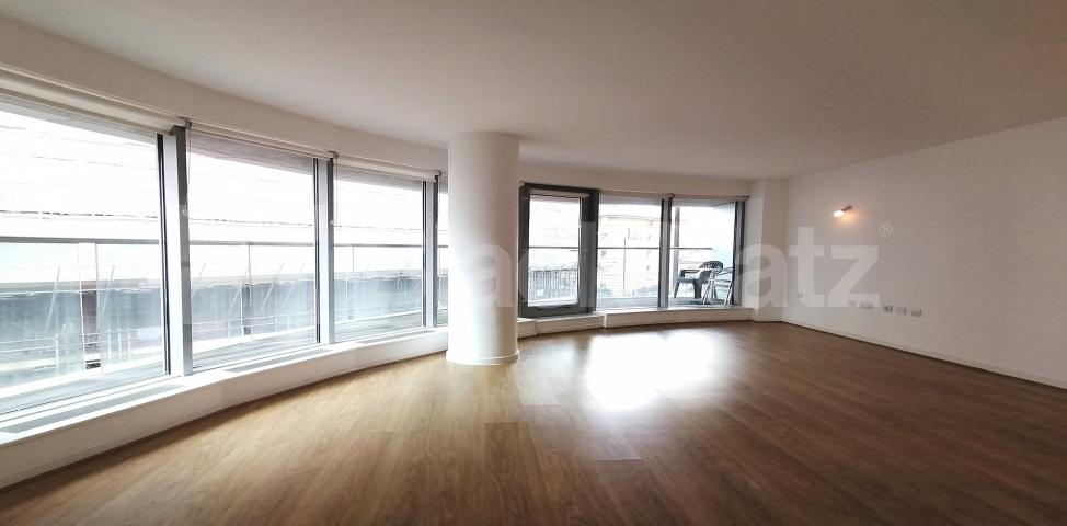 			LET , 1 Bedroom, 1 bath, 1 reception Apartment			 Michigan Avenue, Biscayne Avenue, Canary Wharf