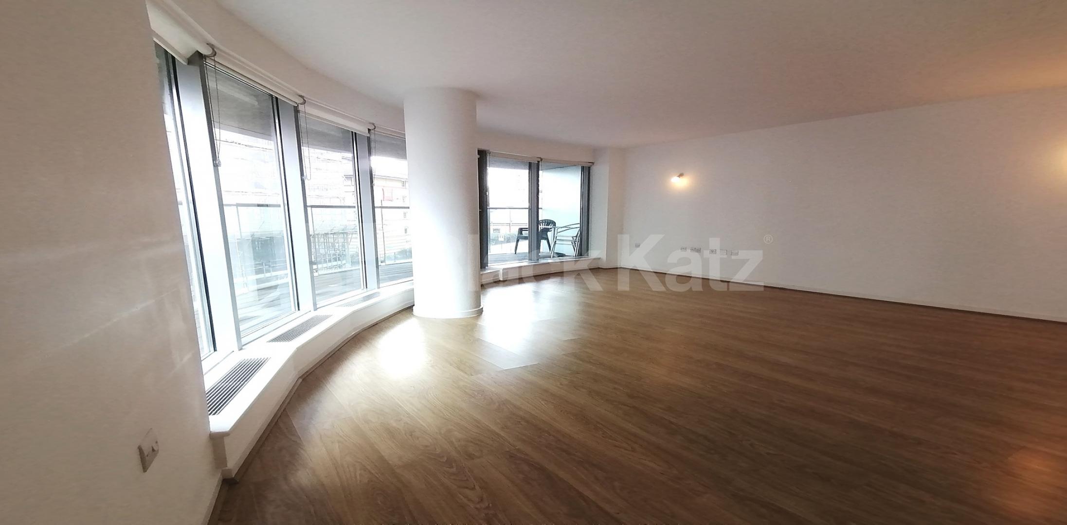 			LET , 1 Bedroom, 1 bath, 1 reception Apartment			 Michigan Avenue, Biscayne Avenue, Canary Wharf