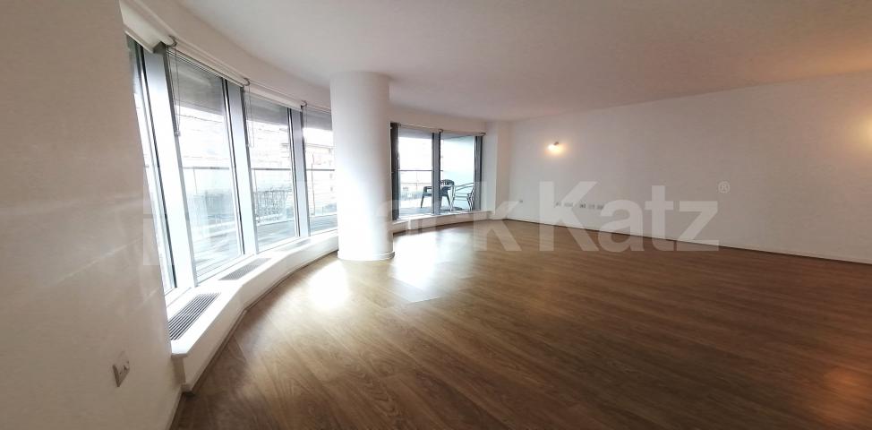 			LET , 1 Bedroom, 1 bath, 1 reception Apartment			 Michigan Avenue, Biscayne Avenue, Canary Wharf