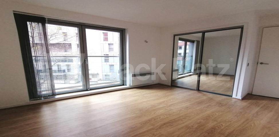 			LET , 1 Bedroom, 1 bath, 1 reception Apartment			 Michigan Avenue, Biscayne Avenue, Canary Wharf