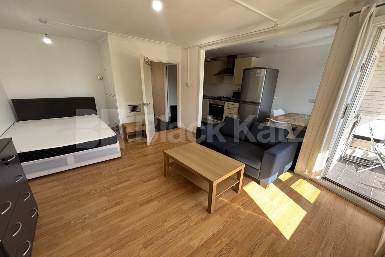 Top Floor double studio with balcony & includes heating & hot water  Barlow Street , Elephant And Castle