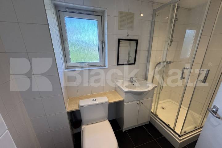 Top Floor double studio with balcony & includes heating & hot water  Barlow Street , Elephant And Castle