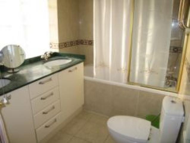 			SMALL MANSION MUST BE SEEN!, 5 Bedroom, 1 bath, 1 reception Flat			 Norrice Lea, HAMPSTEAD GARDEN SUBURB N2