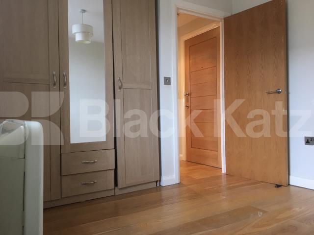 			New Instruction, 1 Bedroom, 1 bath, 1 reception Flat			 Penton Street, ANGEL 