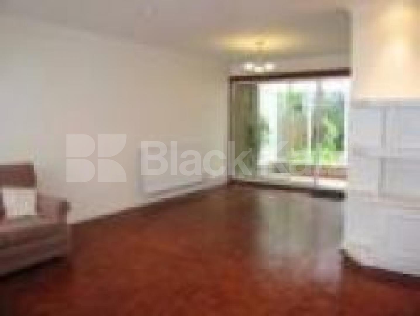 			VIEWINGS HIGHLY RECOMMENDED, 3 Bedroom, 1 bath, 1 reception Flat			 Heath View, EAST FINCHLEY N2