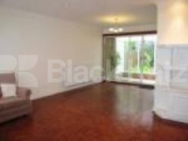 			VIEWINGS HIGHLY RECOMMENDED, 3 Bedroom, 1 bath, 1 reception Flat			 Heath View, EAST FINCHLEY N2