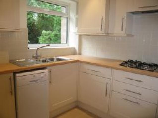 			VIEWINGS HIGHLY RECOMMENDED, 3 Bedroom, 1 bath, 1 reception Flat			 Heath View, EAST FINCHLEY N2