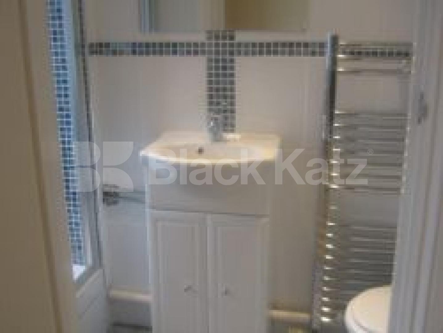 			3 Bedroom, 1 bath, 1 reception Flat			 Park View Court, Fulham/Putney