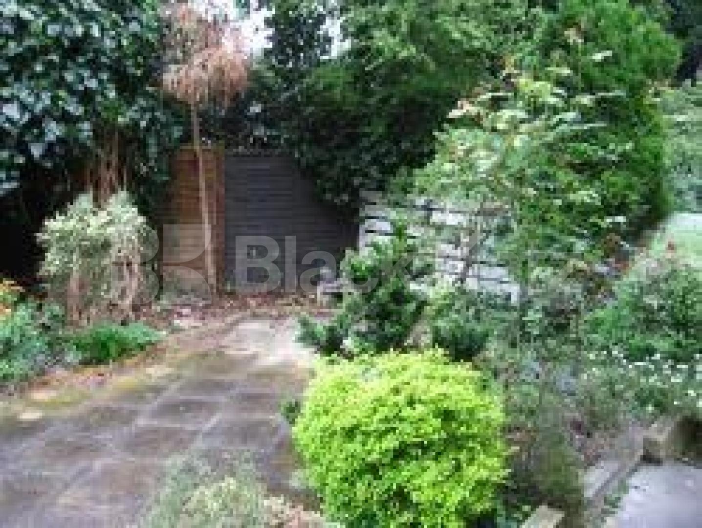 			VIEWINGS HIGHLY RECOMMENDED, 3 Bedroom, 1 bath, 1 reception Flat			 Heath View, EAST FINCHLEY N2