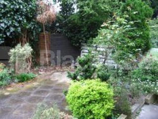 			VIEWINGS HIGHLY RECOMMENDED, 3 Bedroom, 1 bath, 1 reception Flat			 Heath View, EAST FINCHLEY N2