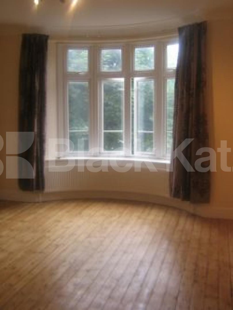 			3 Bedroom, 1 bath, 1 reception Flat			 Park View Court, Fulham/Putney