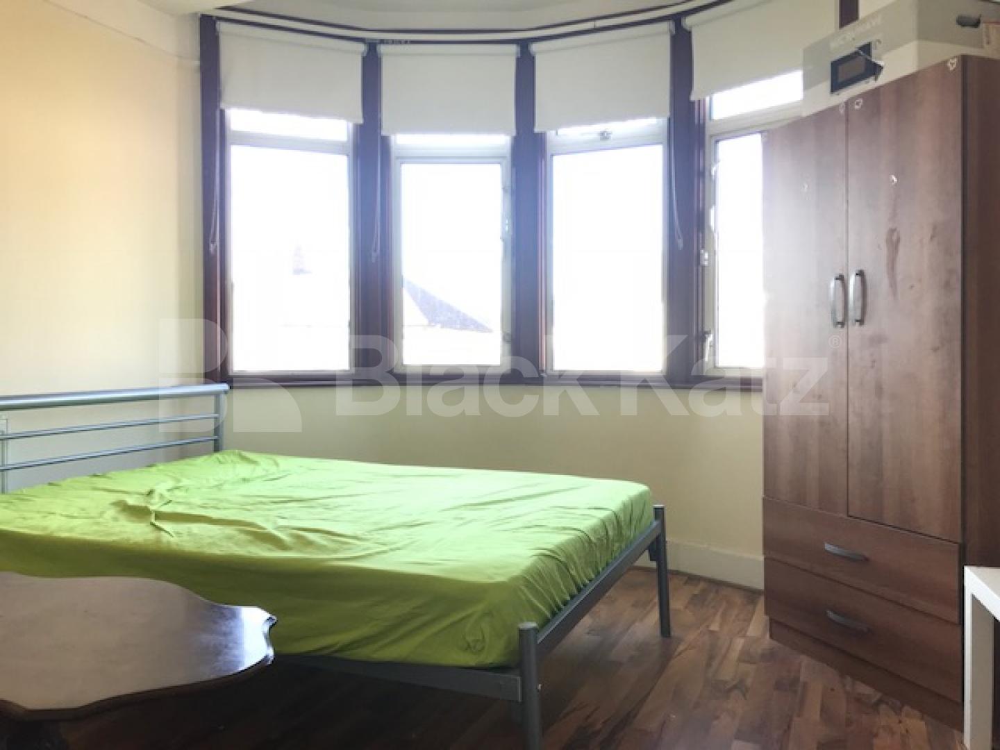 			Studio Apartment, 1 bath, 1 reception Flat			 Woodland Way, Palmers Green