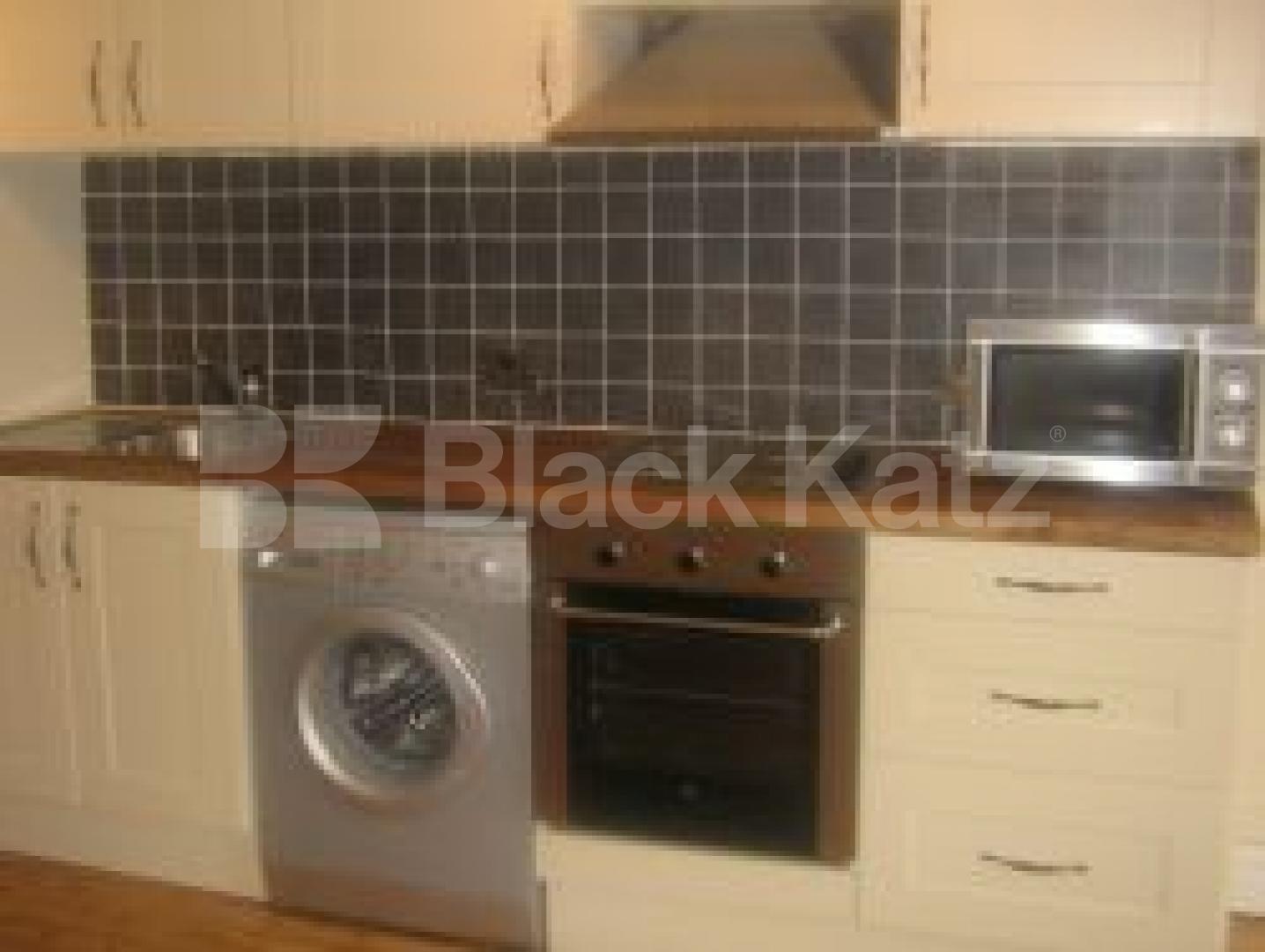 			3 Bedroom, 1 bath, 1 reception Flat			 Park View Court, Fulham/Putney