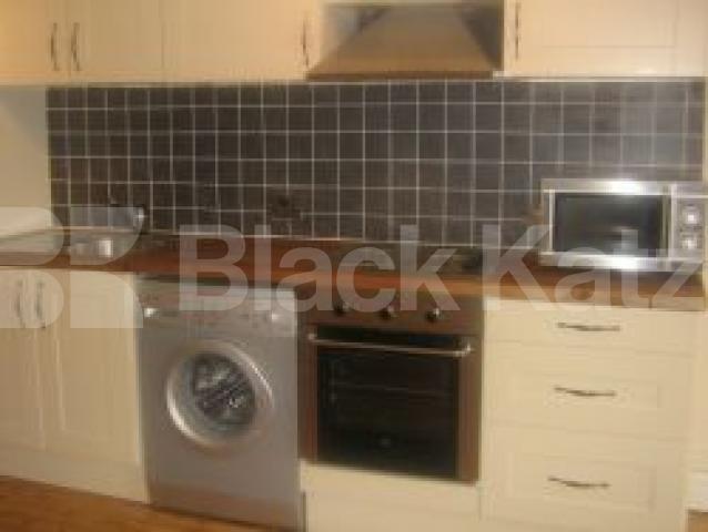 			3 Bedroom, 1 bath, 1 reception Flat			 Park View Court, Fulham/Putney