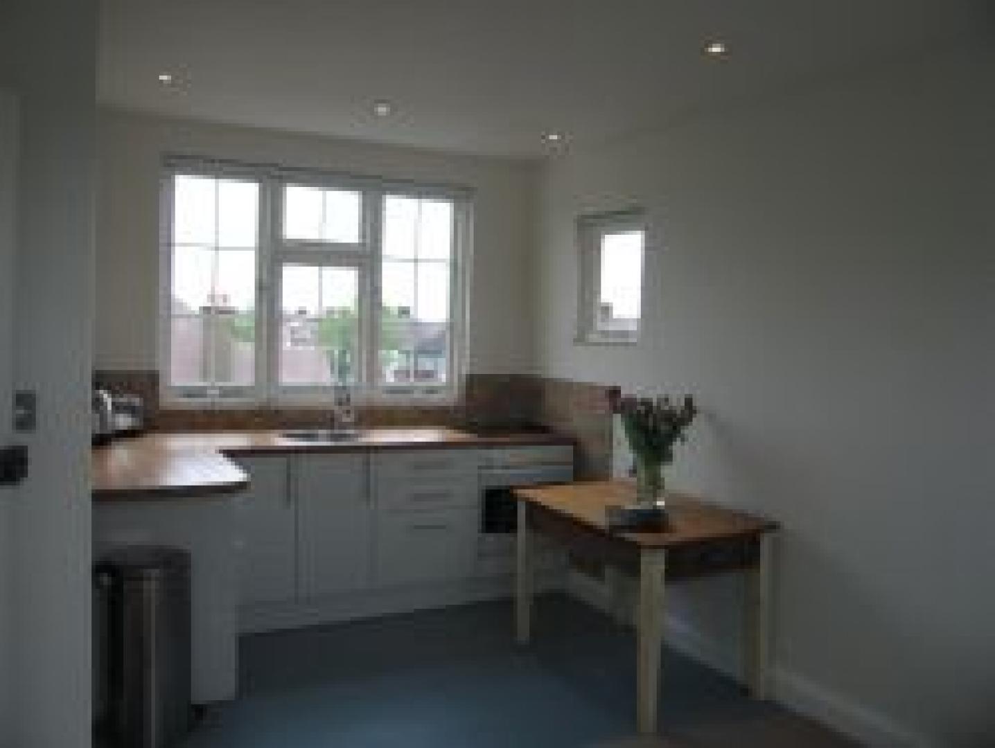 			Studio Apartment, 1 bath, 1 reception Flat			 College Road, Kensal Green NW10