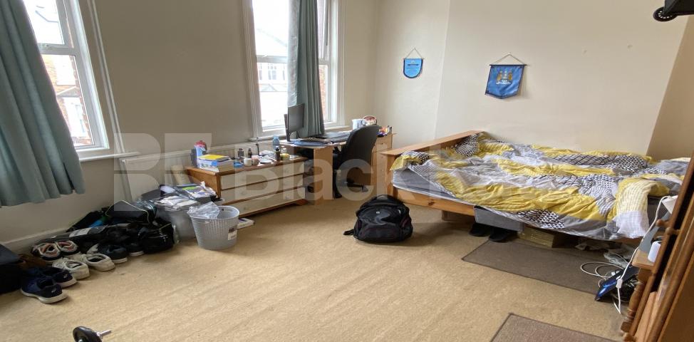 			LET , 4 Bedroom, 2 bath, 1 reception House			 Cavendish Road, Clapham South 