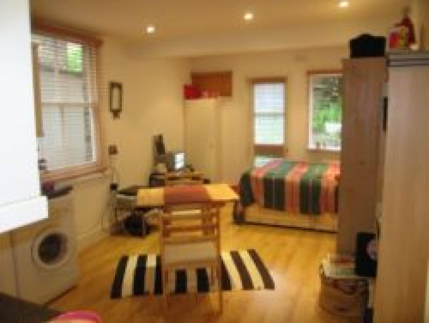 			NEW INSTRUCTION, Studio Apartment, 1 bath, 1 reception Flat			 CONSTANTINE ROAD, BELSIZE/HAMPSTEAD HEATH