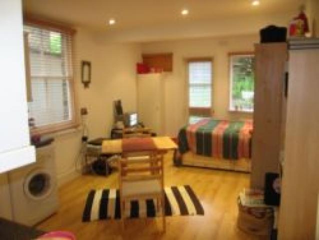 			NEW INSTRUCTION, Studio Apartment, 1 bath, 1 reception Flat			 CONSTANTINE ROAD, BELSIZE/HAMPSTEAD HEATH