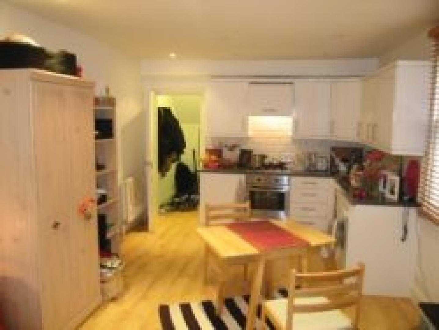 			NEW INSTRUCTION, Studio Apartment, 1 bath, 1 reception Flat			 CONSTANTINE ROAD, BELSIZE/HAMPSTEAD HEATH