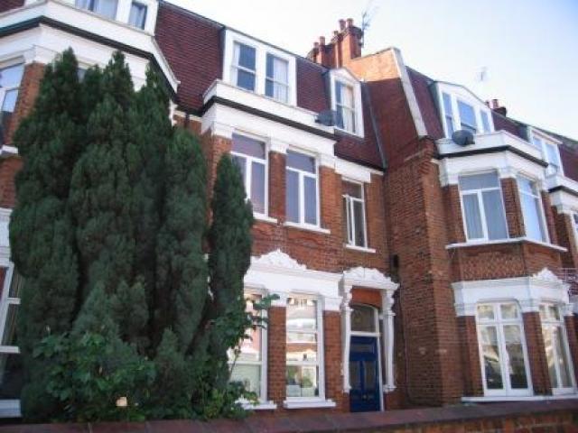 			NEW INSTRUCTION, 3 Bedroom, 1 bath, 1 reception Flat			 Chichele Road, WILLESDEN GREEN