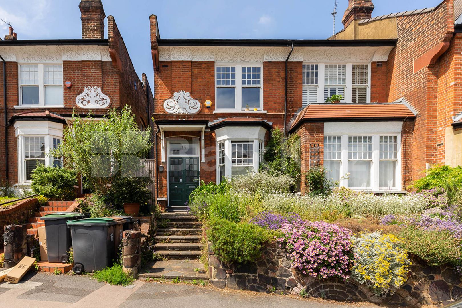 Cosy one bedroom set in a period conversion  Dukes Avenue, Muswell Hill