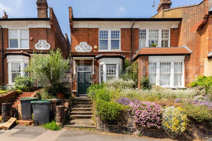 Cosy one bedroom set in a period conversion  Dukes Avenue, Muswell Hill