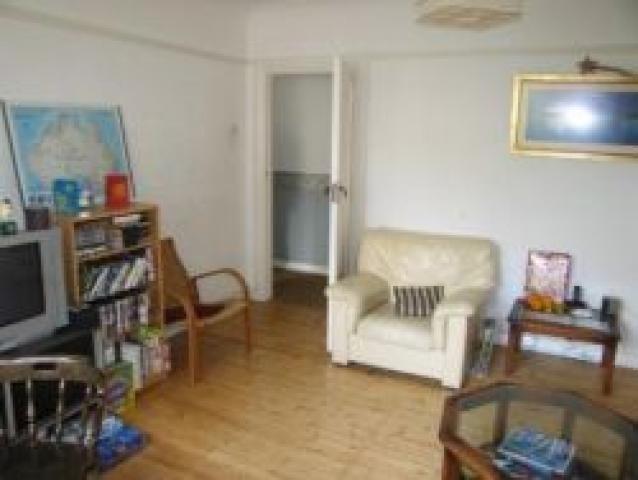 			NEW INSTRUCTION, 3 Bedroom, 1 bath, 1 reception Flat			 Willesden Lane, KILBURN/BRONDESBURY NW2