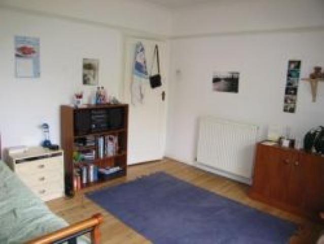 			NEW INSTRUCTION, 3 Bedroom, 1 bath, 1 reception Flat			 Willesden Lane, KILBURN/BRONDESBURY NW2