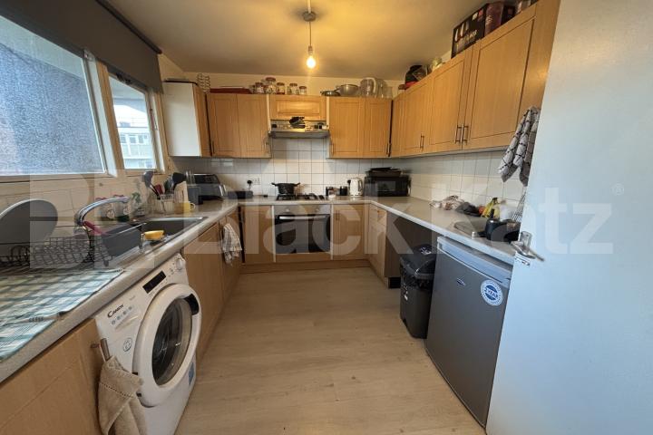 Modern split level apartment with large living room Maskelyne Close, Battersea